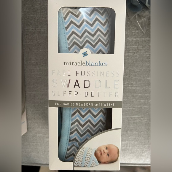 Miracle Blanket NWT blue chevron swaddle - Picture 1 of 3